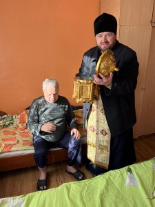 Ковчег с частицами мощей святой блаженной Матроны Московской посетил отделения для пожилых людей